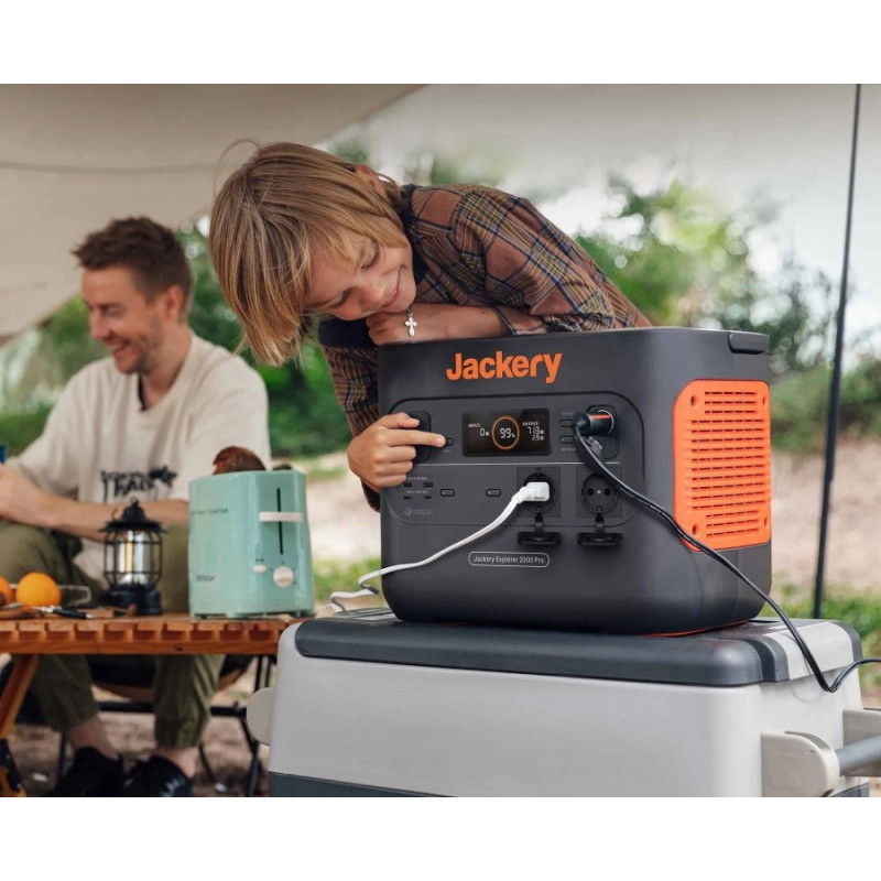 Jackery Explorer 2000 Pro