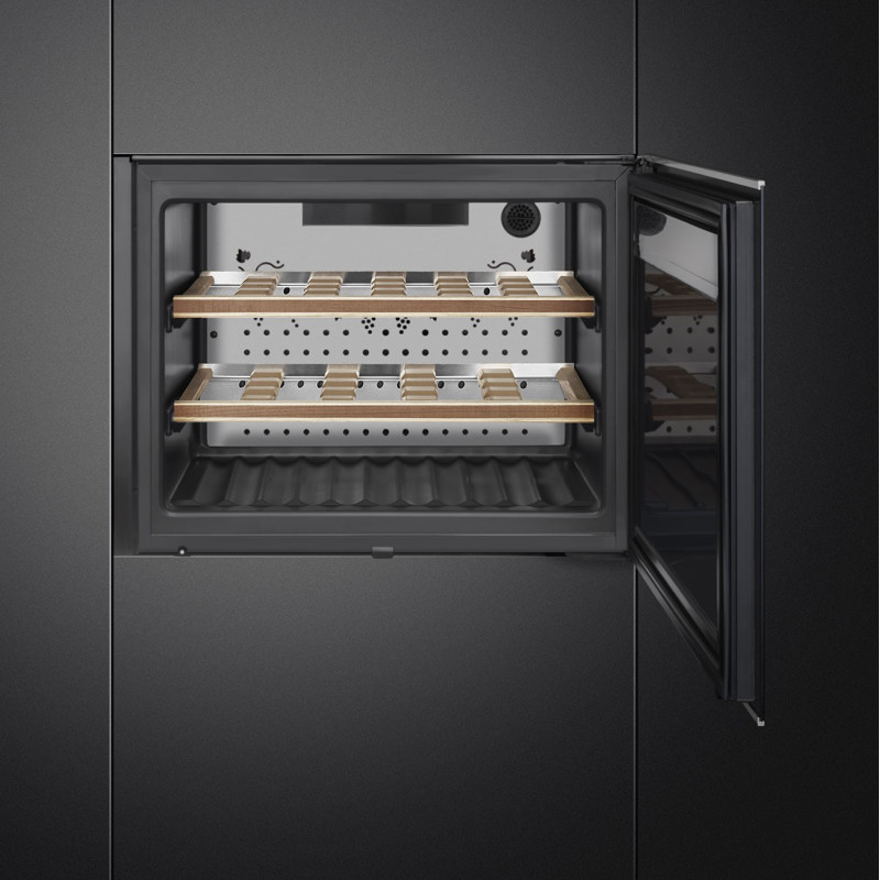 Винна шафа SMEG CVI621RWNR3