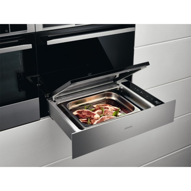 Вакуумний пакувальник Electrolux EVD14900OX