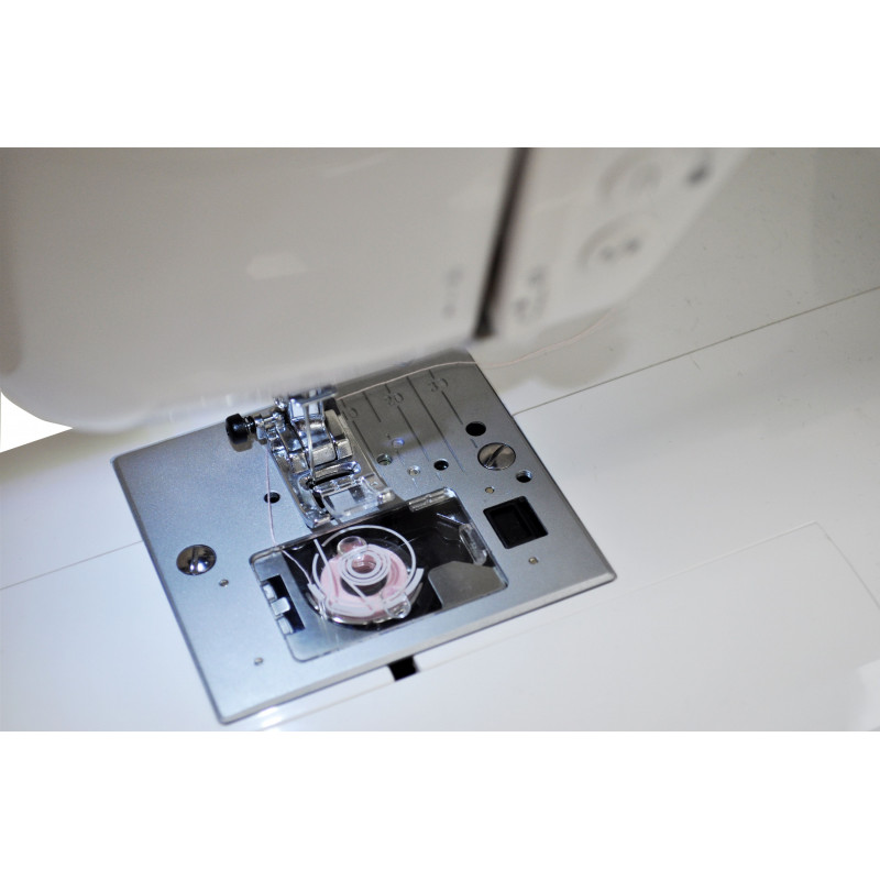 Швейная машина LEADER CORAL