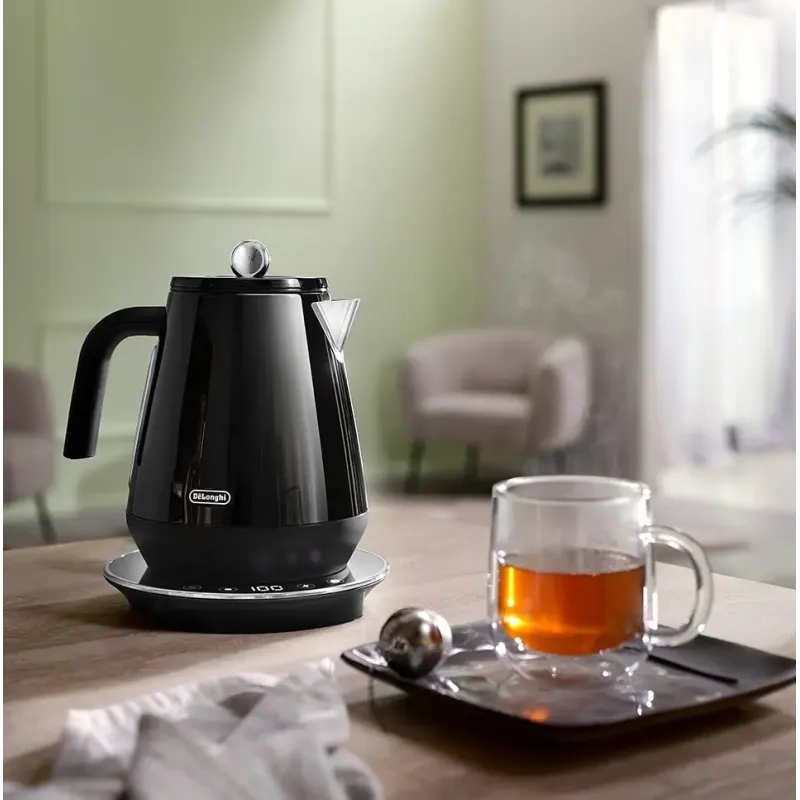 Электрочайник DeLonghi KBY 2011 BK