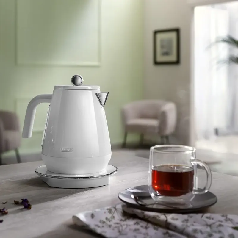 Електрочайник DeLonghi KBY 2011 W