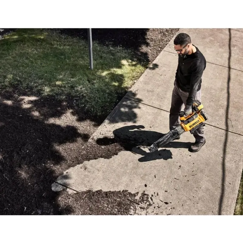 Садовый пылесос-воздуходувка DeWALT DCMBL777X1