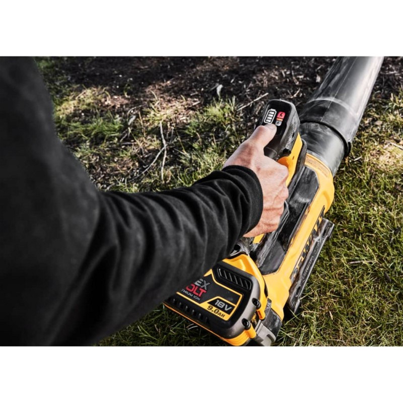 Садовий пилосос-повітродувка DeWALT DCMBL777X1