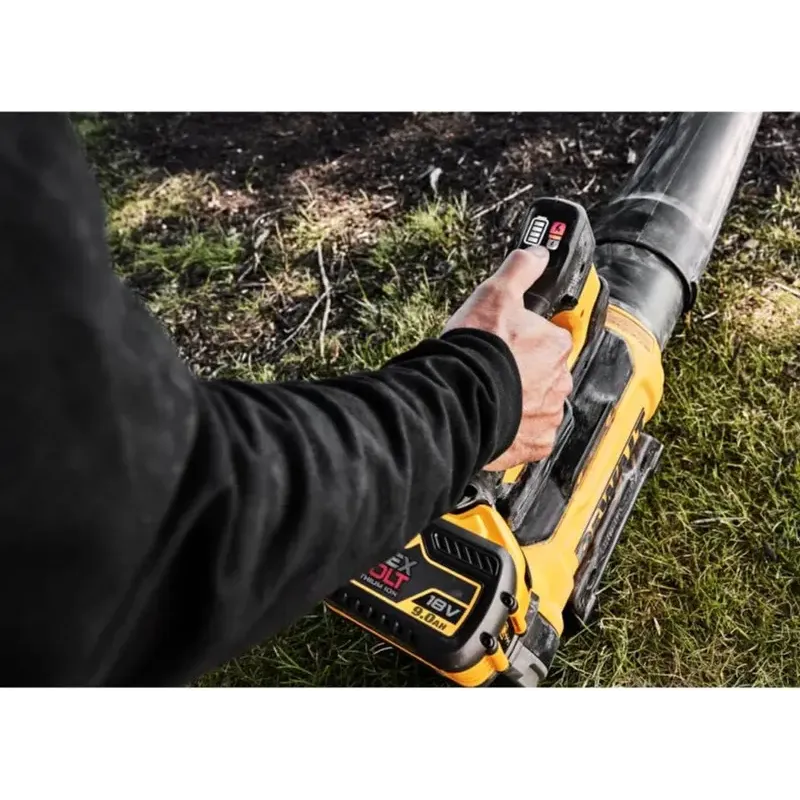 Садовый пылесос-воздуходувка DeWALT DCMBL777X1