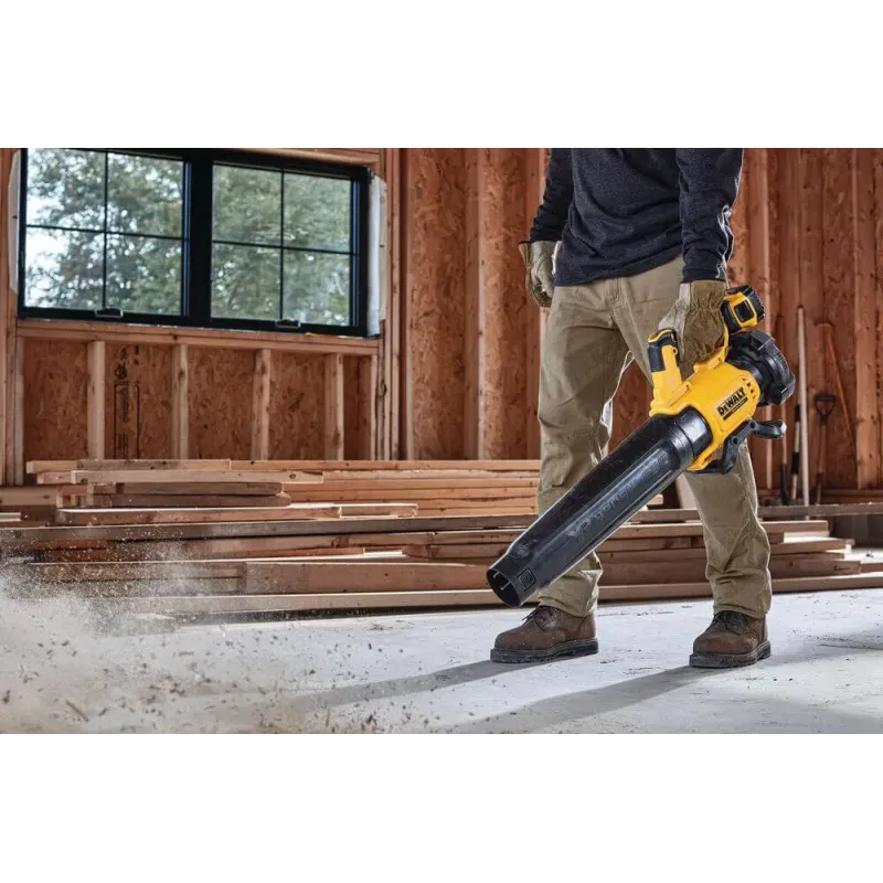 Садовый пылесос-воздуходувка DeWALT DCMBL562N