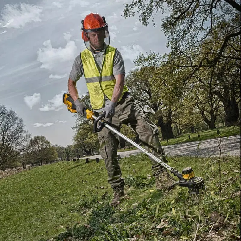 Триммер садовый электрический DeWALT DCMST561N