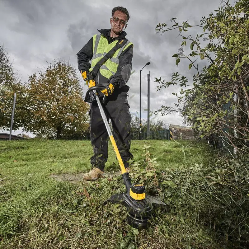 Триммер садовый электрический DeWALT DCMST561N