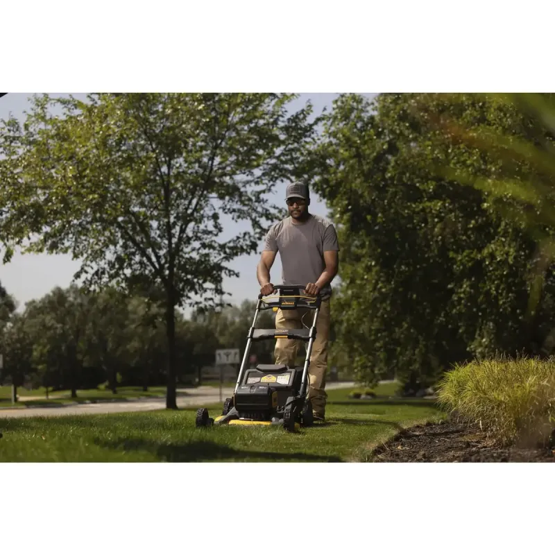 Газонокосилка аккумуляторная DeWALT DCMWP134N