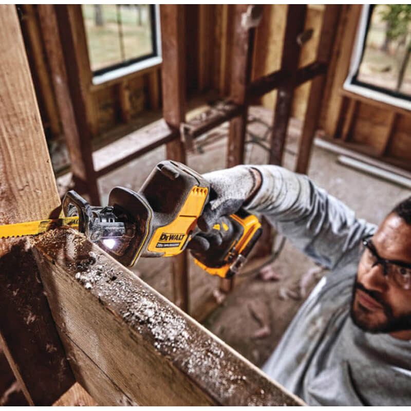 Сабельная пила DeWALT DCS369NT