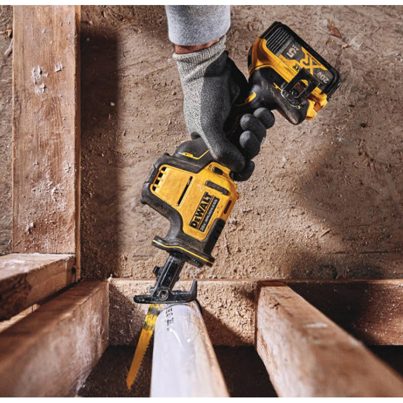 Сабельная пила DeWALT DCS369NT