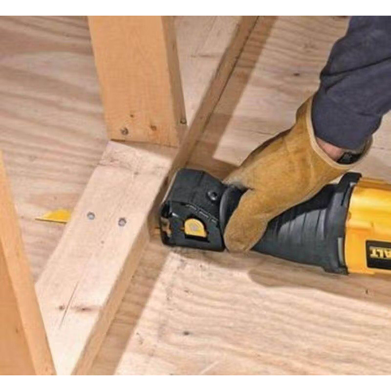 Сабельная пила DeWALT DWE305PK