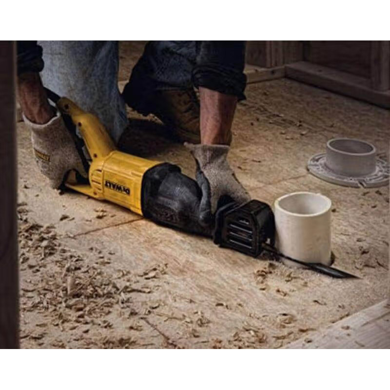 Сабельная пила DeWALT DWE305PK
