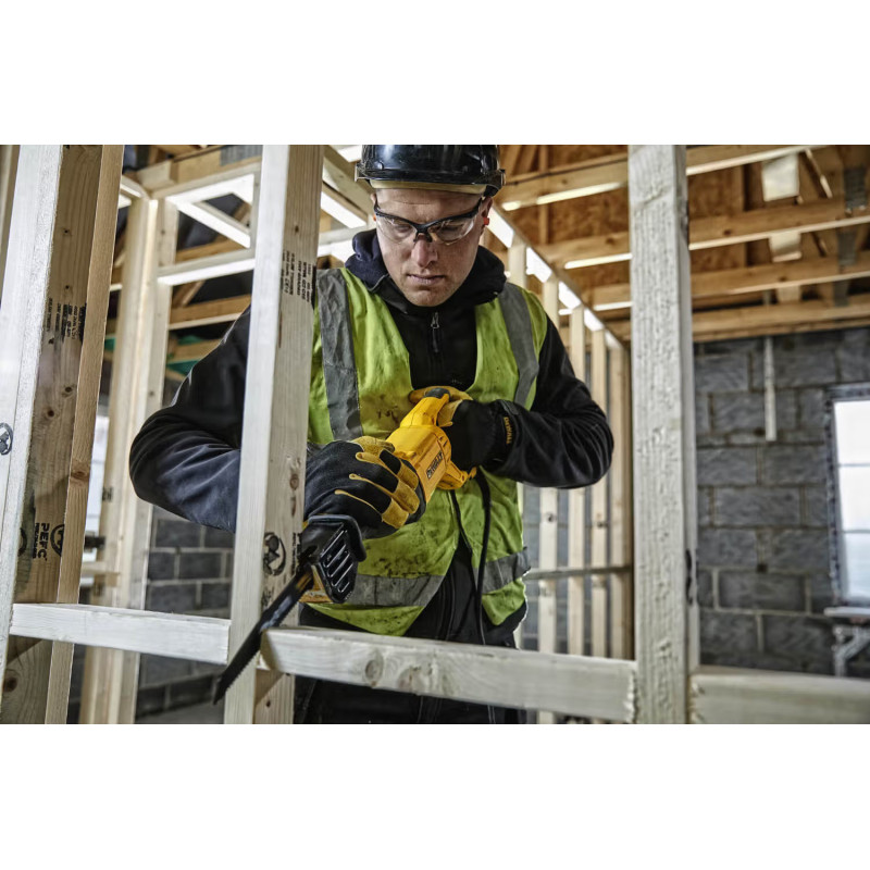 Сабельная пила DeWALT DWE305PK