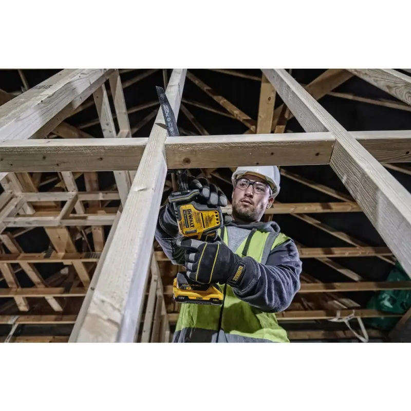 Сабельная пила DeWALT DCS369N