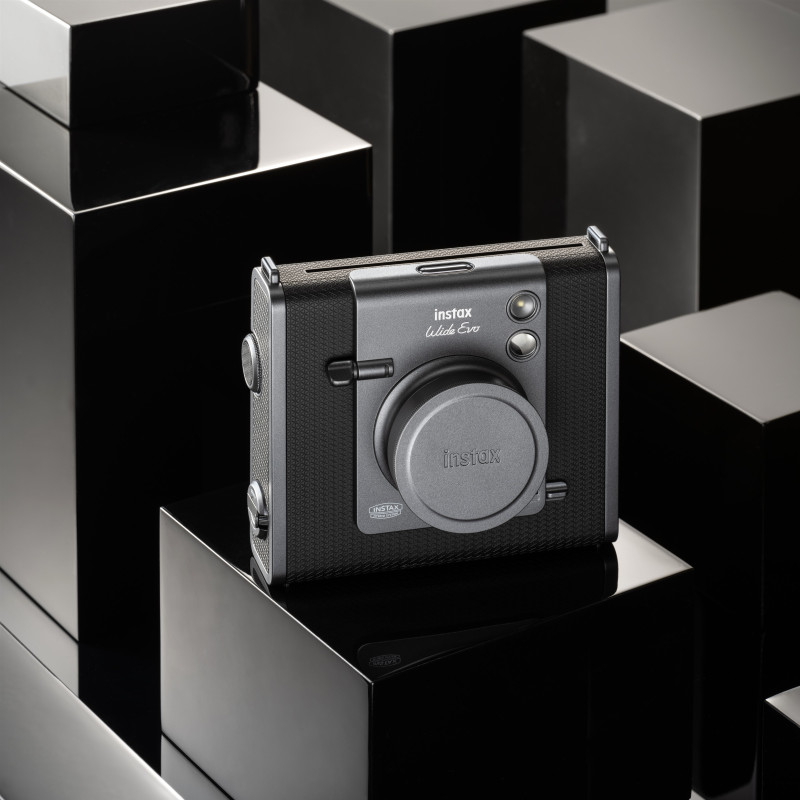 Фотоапарат Fujifilm Instax Wide Evo Black (16840933)