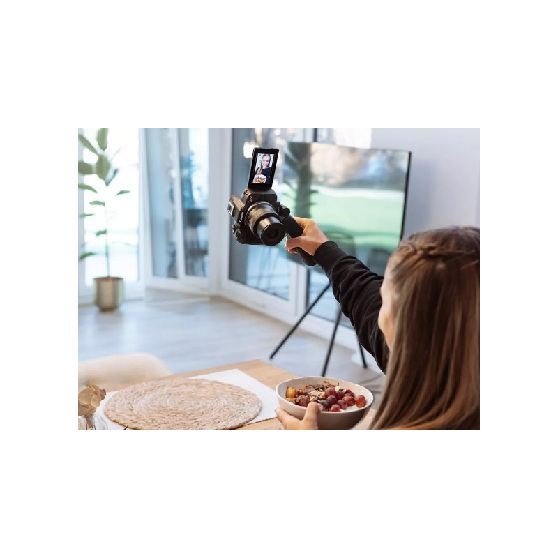 Фотоаппарат Canon EOS R50 kit RF-S 18-45mm IS STM Black (5811C033)