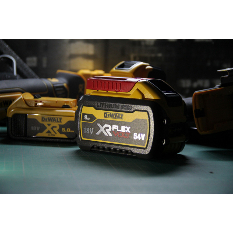 Акумуляторна батарея DeWALT DCB547