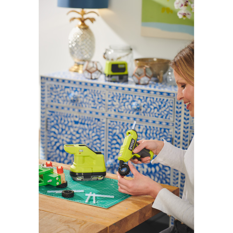 Клеевый пистолет Ryobi RGLM18-0 (5133005001)
