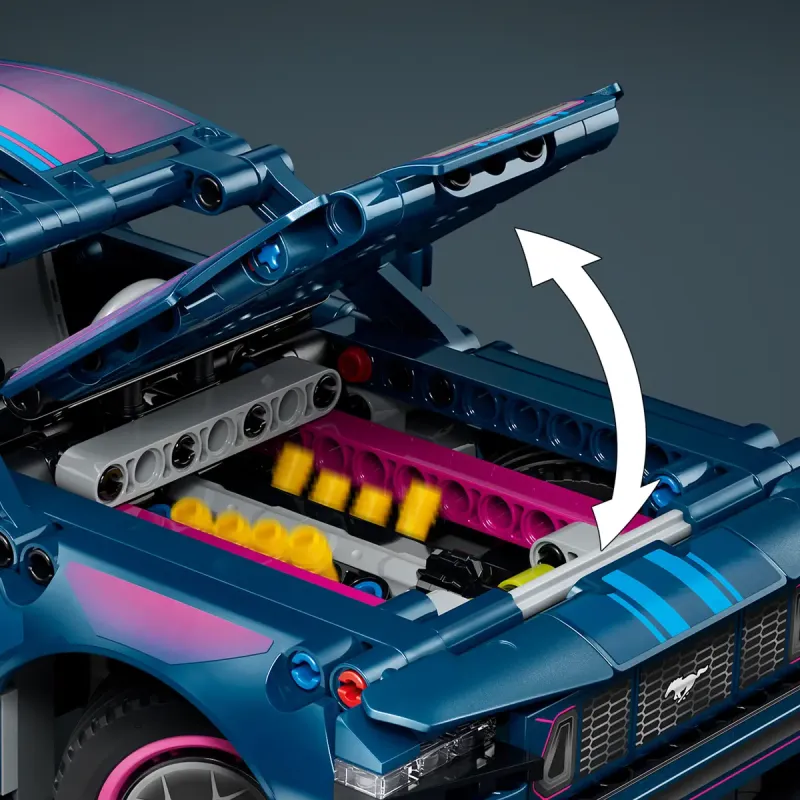 Конструктор LEGO Technic Тюиінг-гараж с автомобилем Ford Mustang GT 42236