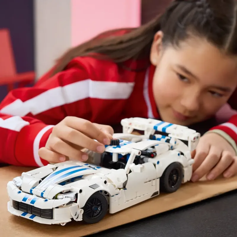 Конструктор LEGO Technic Спортивный автомобиль Dodge Viper GTS-R 42234