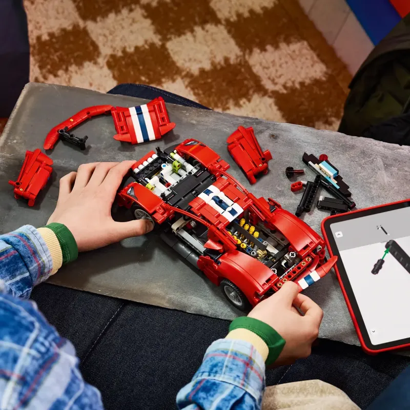 Конструктор LEGO Technic Автомобіль Ferrari 488 Pista 42235