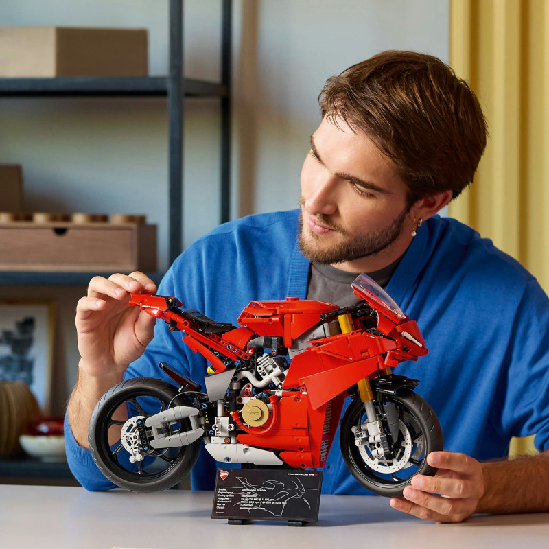 Конструктор LEGO Technic Мотоцикл Ducati Panigale V4 S 1603 деталі (42202)
