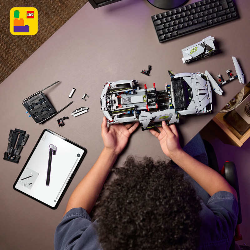 Конструктор LEGO Technic Суперкар Lamborghini Revuelto (42214)