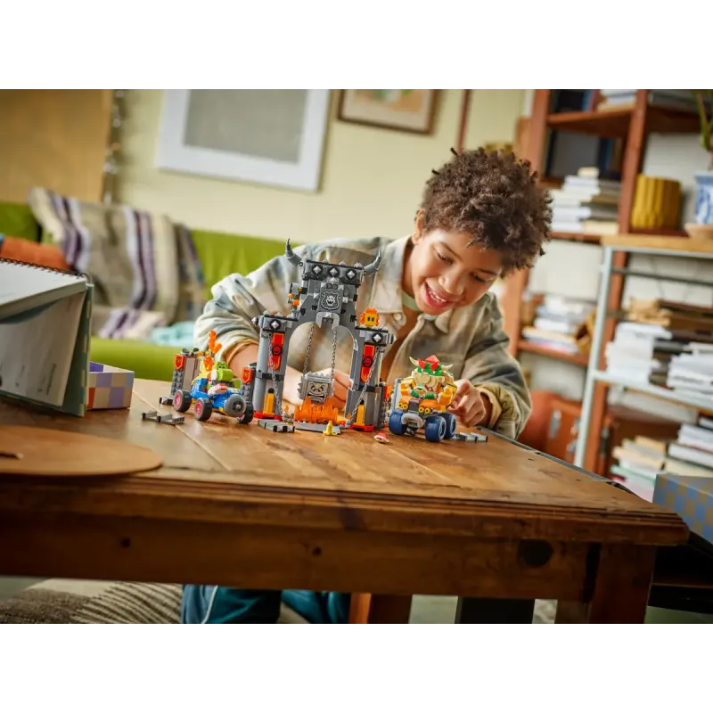 Конструктор LEGO Super Mario Mario Kart – Bowser та його замок (72039)