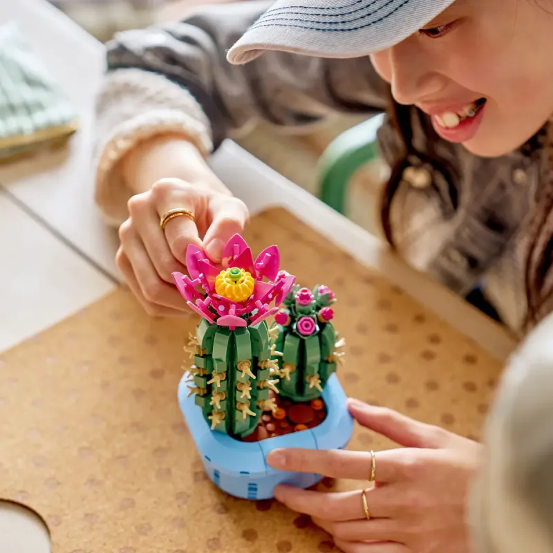 Конструктор LEGO Botanicals Цвітіння кактуса (11509)
