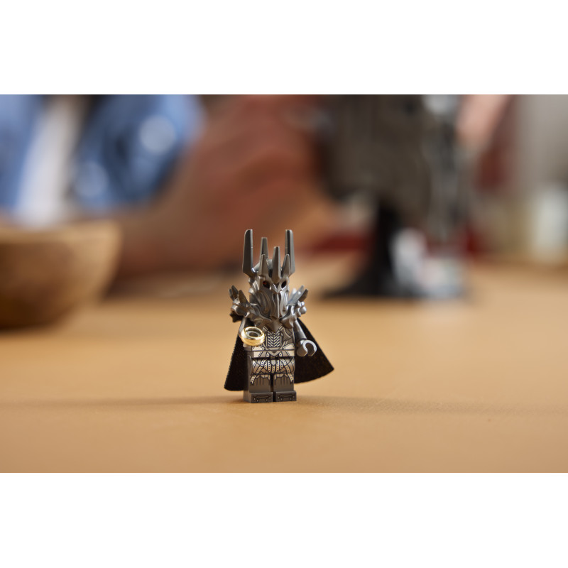 Конструктор LEGO Icons Володар перснів: шолом Саурона (11373)