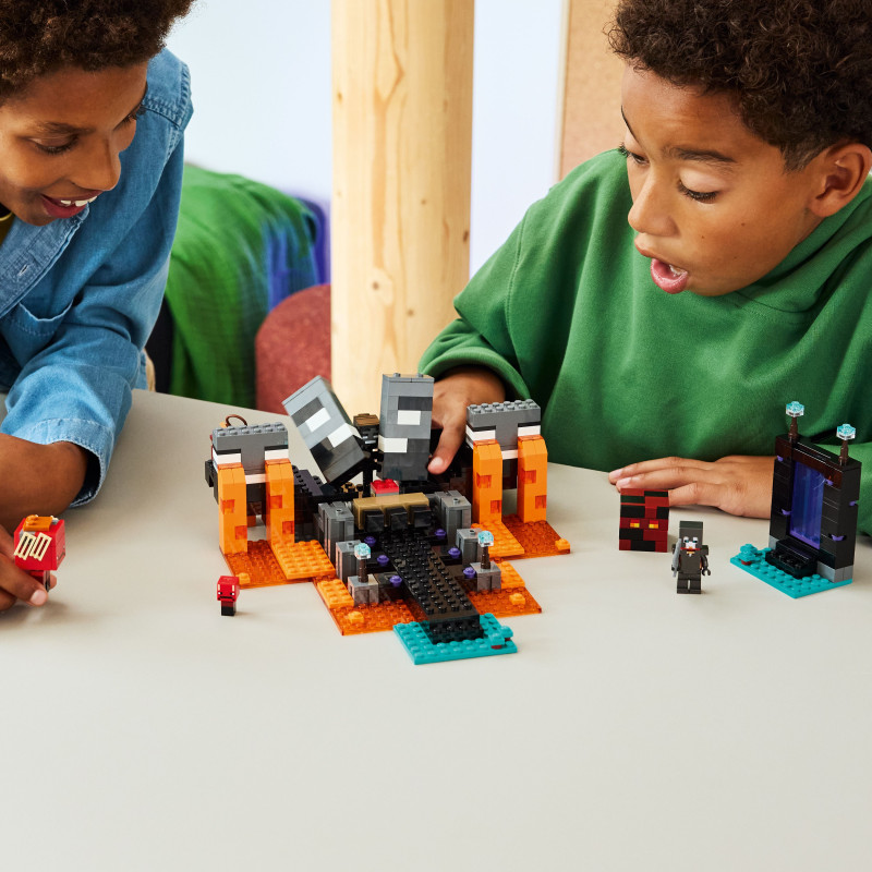 Конструктор LEGO Minecraft Битва за Візер (21590)