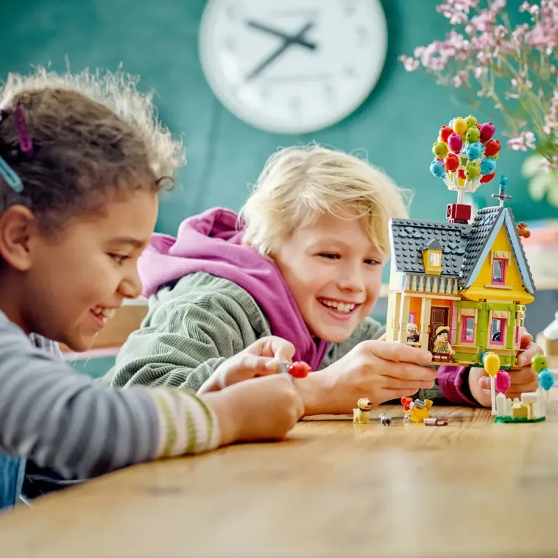 Конструктор LEGO Disney Будинок. Вперед та вгору (43217