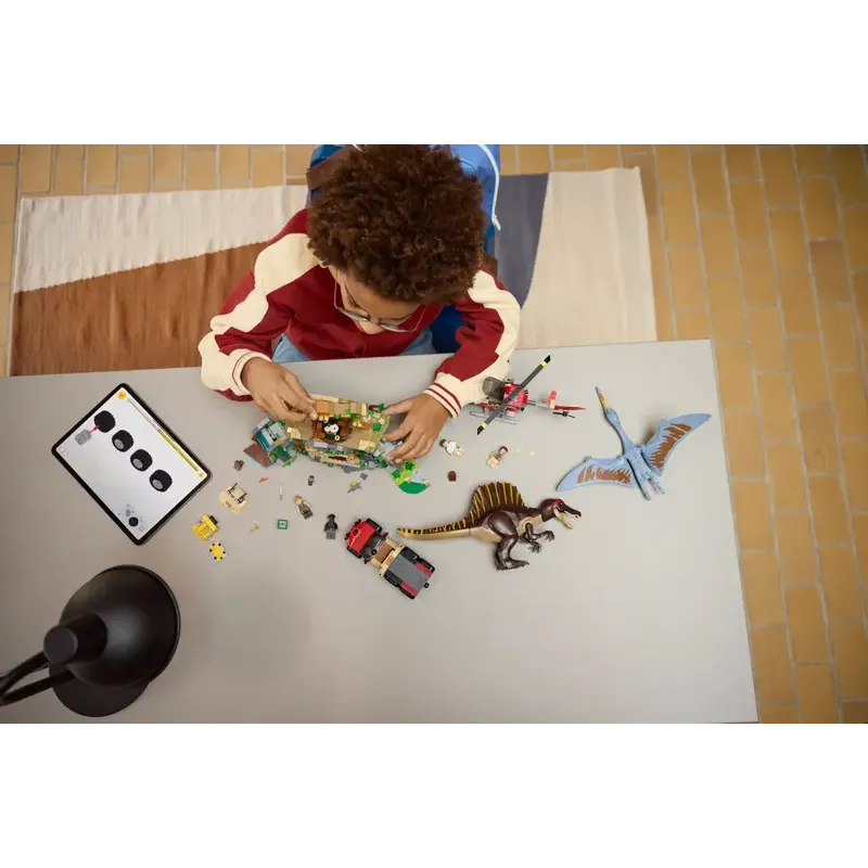 Конструктор LEGO Jurassic World Повітряна місія зі спинозавром та кетцалькоатлем (76976)