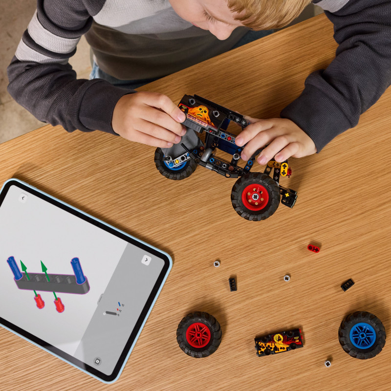 Конструктор LEGO Technic Monster Jam Grave Digger Вогонь і лід (42219)