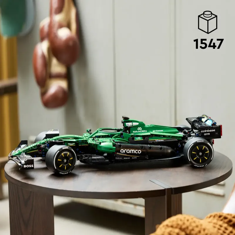 Конструктор LEGO Technic Автомобиль «Формулы-1» Aston Martin Aramco AMR25 (42240)
