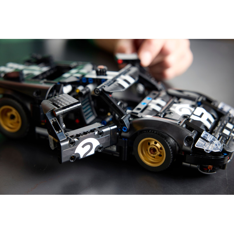 Конструктор LEGO Technic Автомобіль для перегонів Ford GT40 MKII 1966 року (42223)