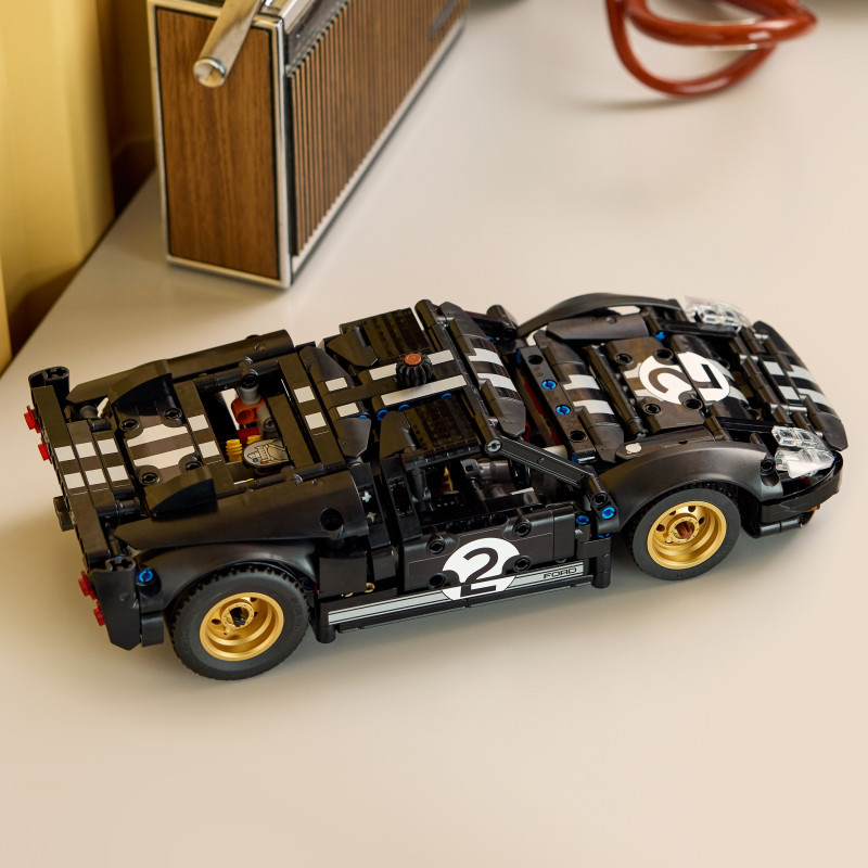Конструктор LEGO Technic Автомобіль для перегонів Ford GT40 MKII 1966 року (42223)