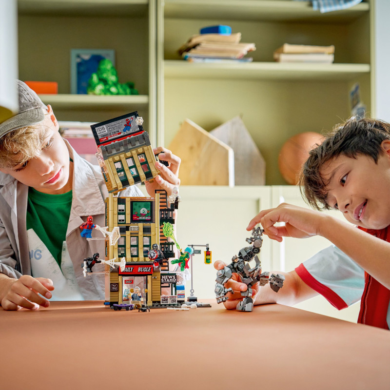 Конструктор LEGO Marvel Людина-павук проти Містеріо: Дейлі Б'юґл (76342)