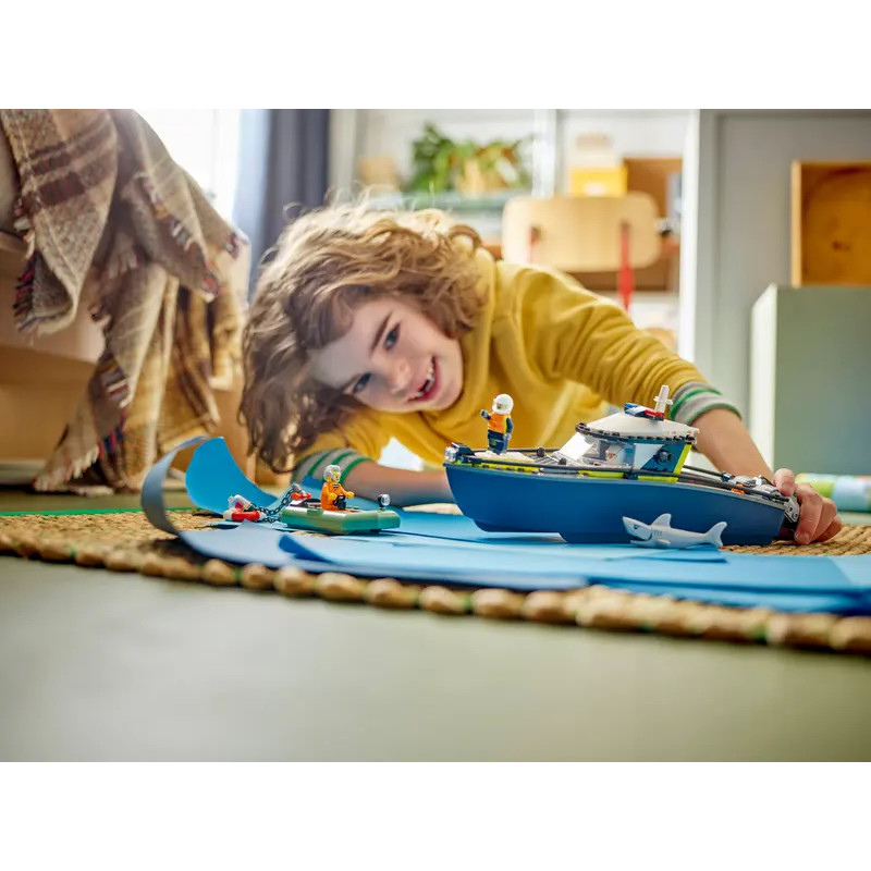 Конструктор LEGO City Переслідування на поліц катері (60456)