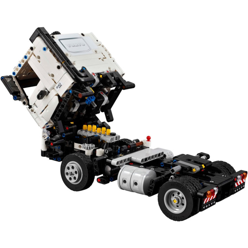 Конструктор LEGO Technic Вантажівка Volvo FMX та Електричний екскаватор EC230 42175