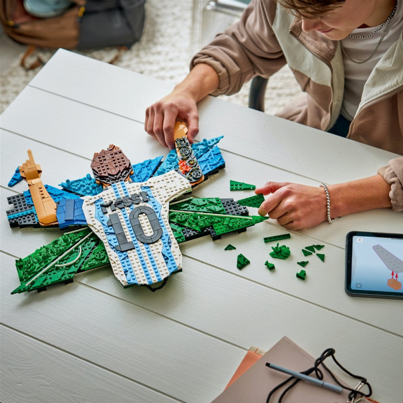 Конструктор LEGO Editions Football Ліонель Месі — святкування (43018)