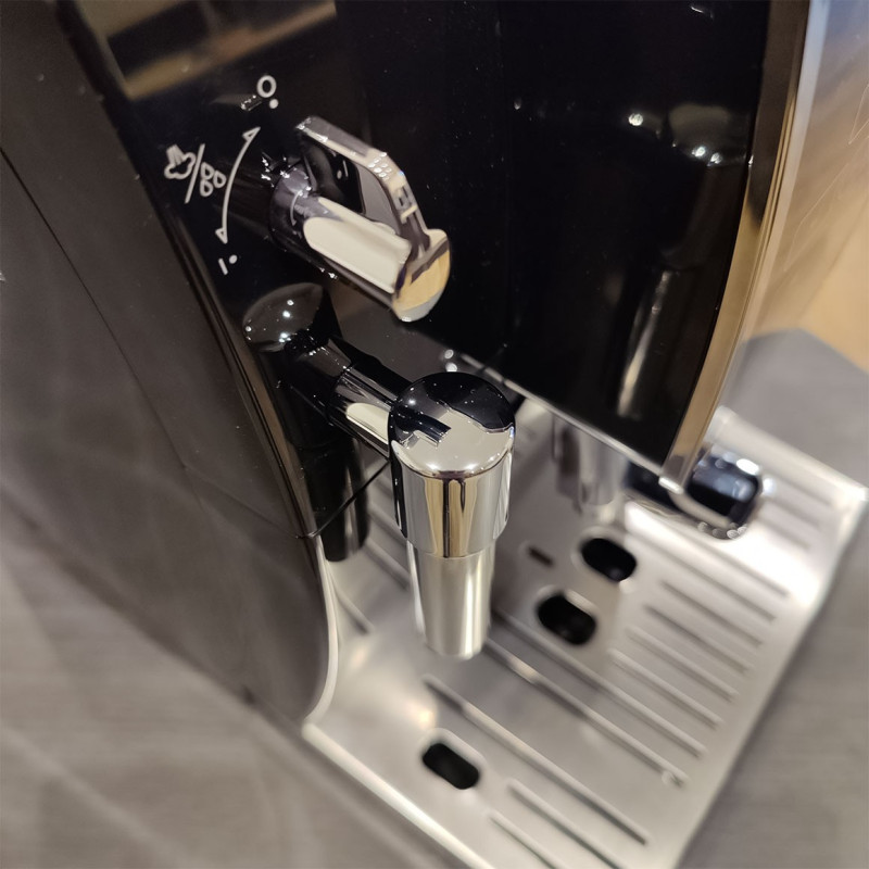 Кавомашина Delonghi ECAM 353.15 B