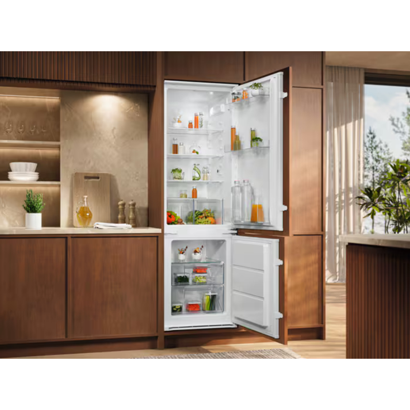 Встраиваемый холодильник Electrolux LNS3LE18S