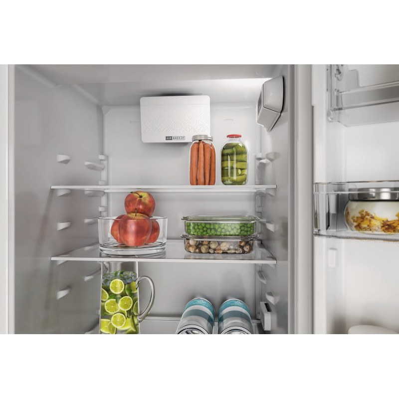 Встраиваемый холодильник Whirlpool WHC20D011B1