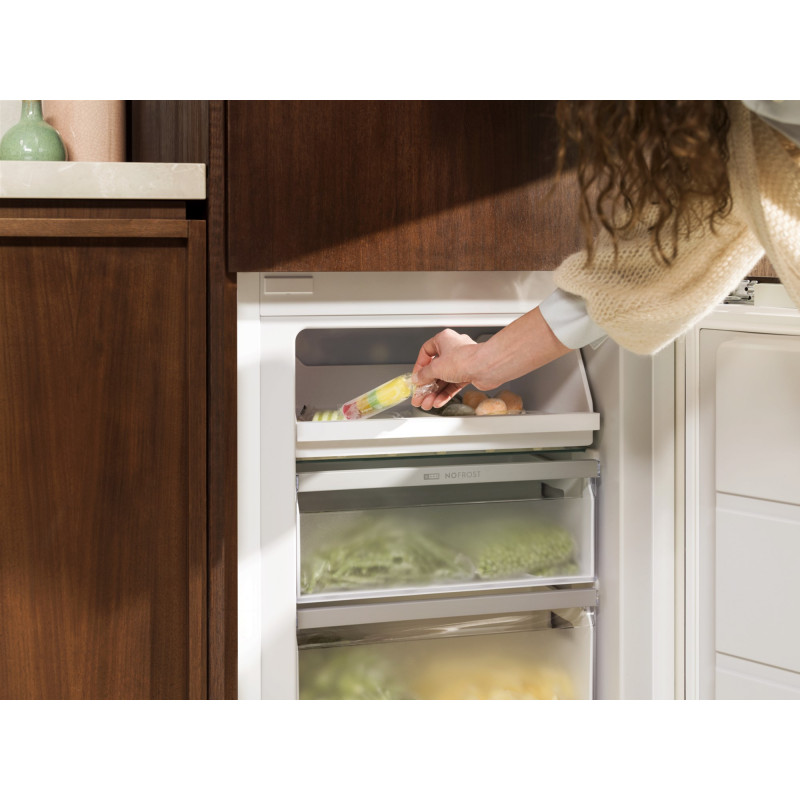 Вбудований холодильник Electrolux LNA6LE18S