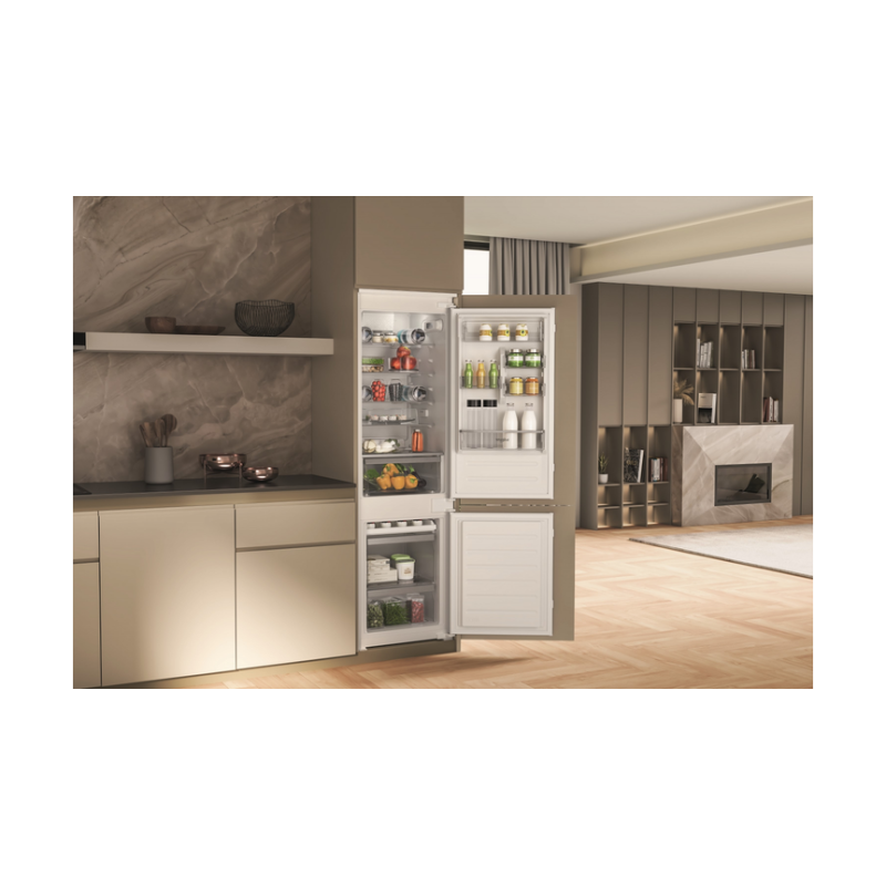 Встраиваемый холодильник Whirlpool WHC18D011C1SF