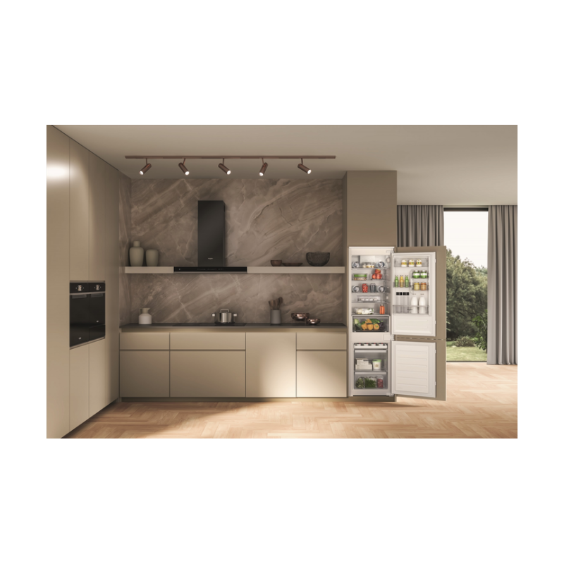 Встраиваемый холодильник Whirlpool WHC18D011C1SF