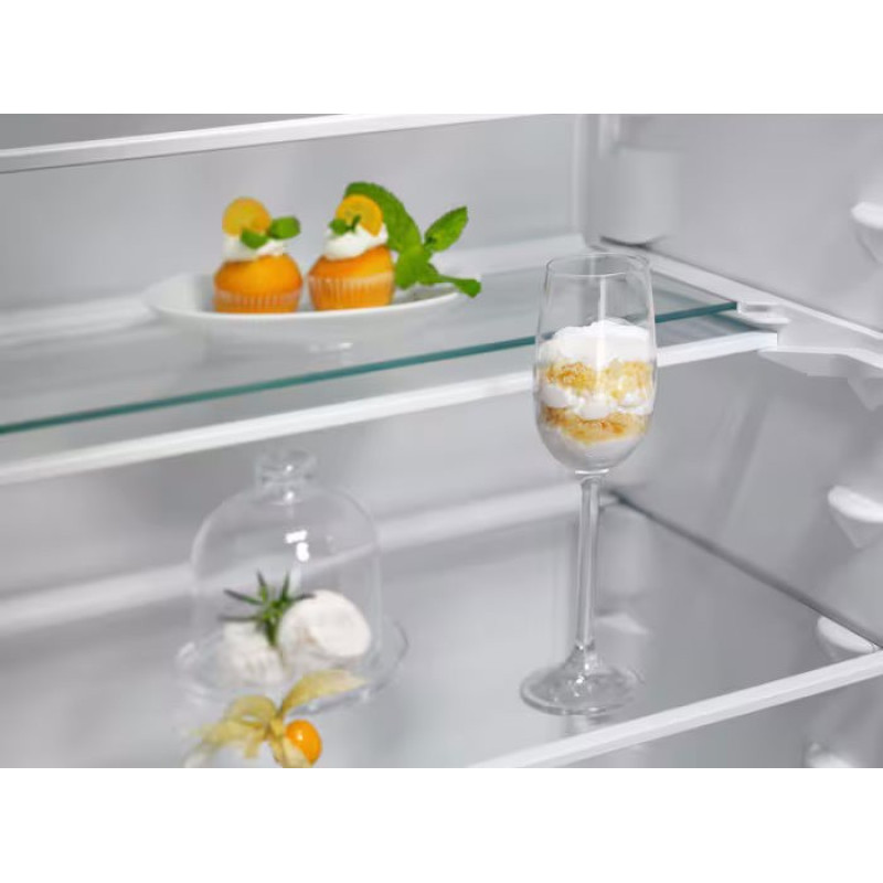 Вбудований холодильник Electrolux LNG7TE18S