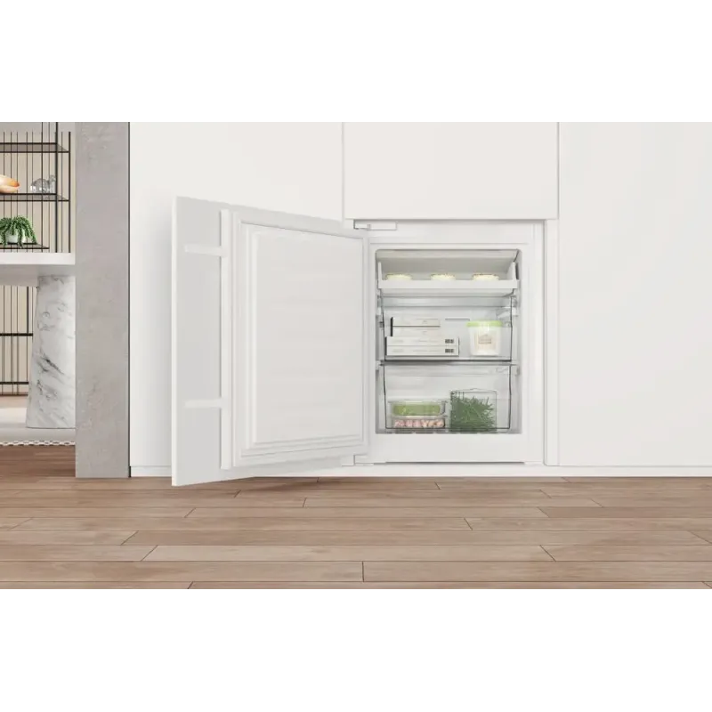 Встраиваемый холодильник Whirlpool WHC18T132
